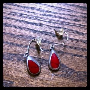 🌈 Red dangle earrings